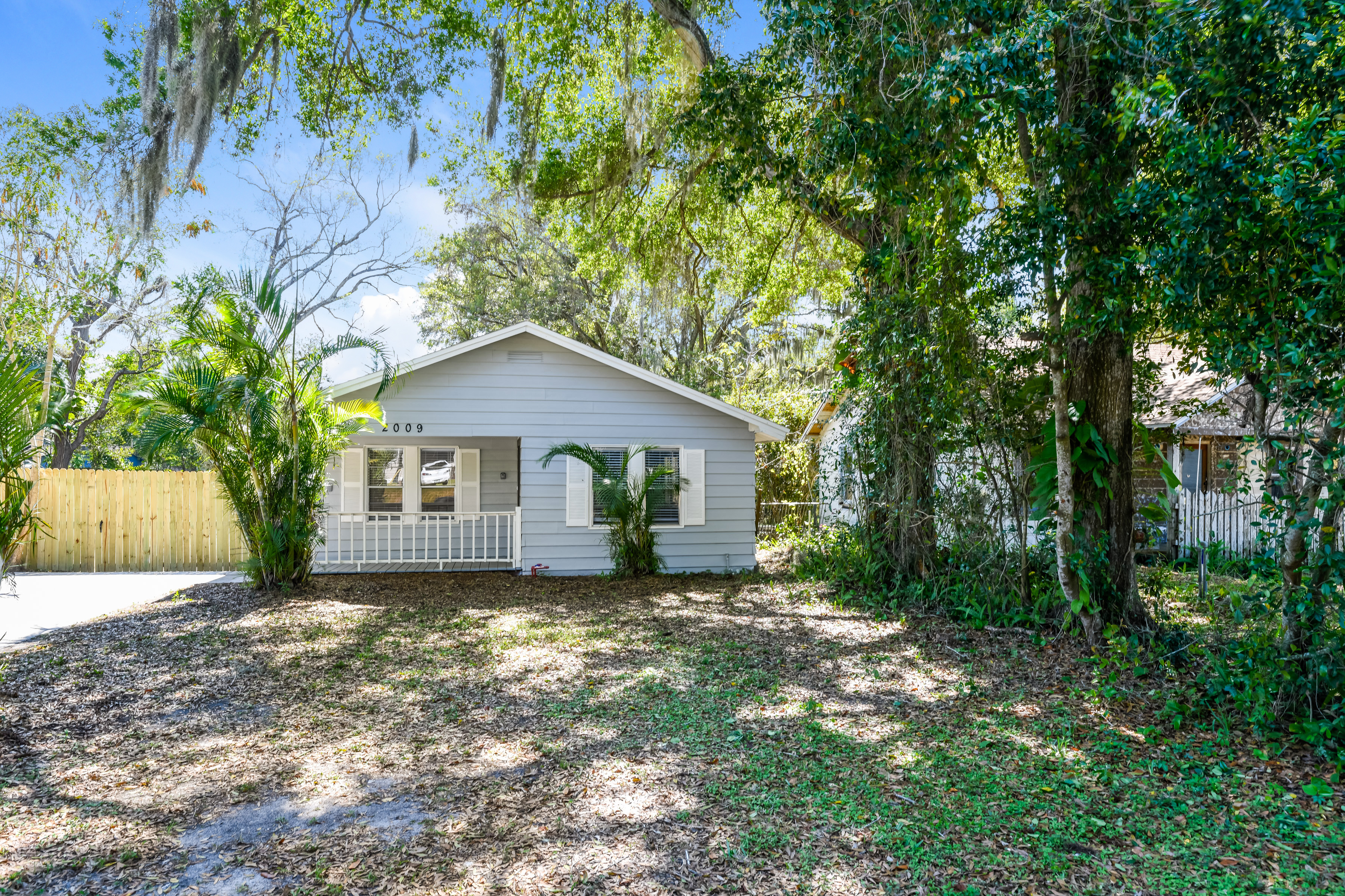 2009 E Henry Ave Tampa, FL 33610